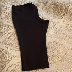 Maurices+ women’s black Capri pants sz 2